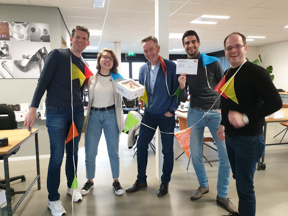 QConsultPP's tweet photo. Altijd iets te vieren! Oprichter Olaf van den Berg stuurt ons taart en slingers omdat hij trots is op onze MT1000 vermelding. Bijna 31 jaar na de oprichting is hij nog steeds mentaal betrokken! Een goed begin van deze mooie lentedag. Samen met klanten werken aan vooruitgang! https://t.co/W4aEuGXfB6