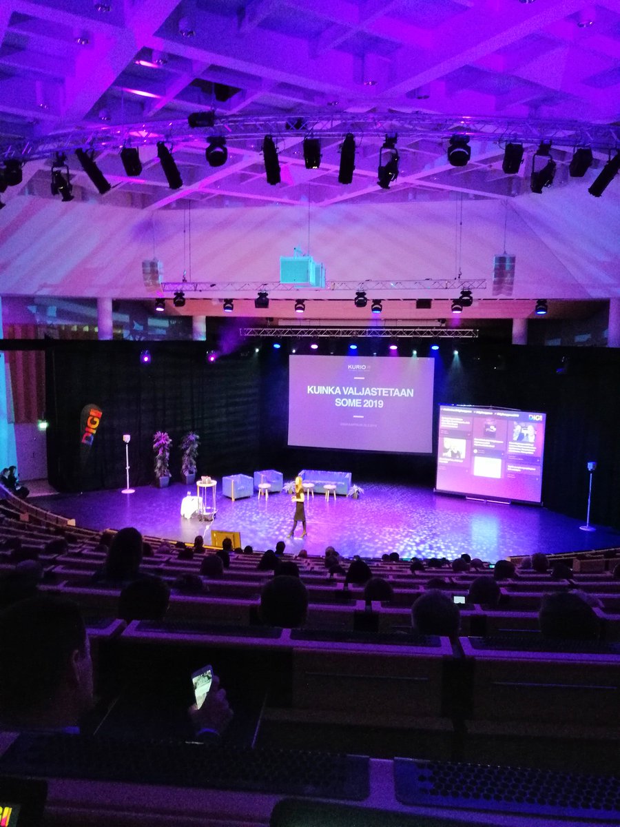 digikaappaus's tweet photo. Lauteilla naisvoimaa! Kiuas kuumenee! @ElliTuominen #digikaappaus https://t.co/yf7ma8jjho