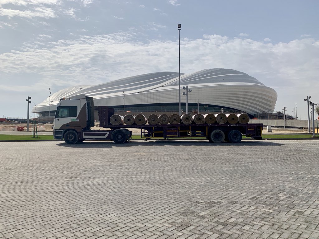 roadtoqatar's tweet photo. 📍 موجودون الآن في استاد الوكرة حيث يجري حالياً فرش أرضية الملعب بالعشب الرياضي 🌱 https://t.co/R0Sk6SsvXm