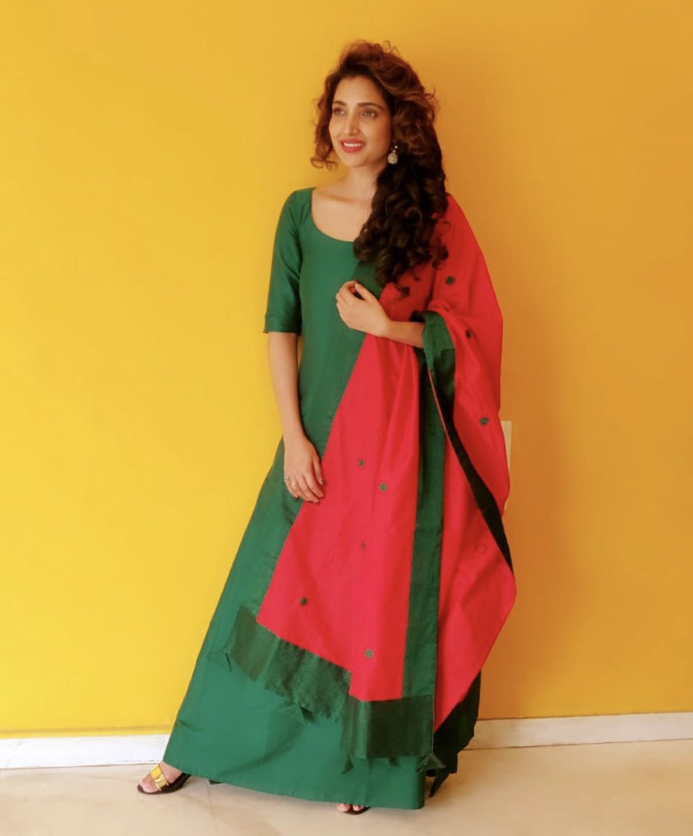 bhosle_rupali's tweet photo. Mood of the day 😃 or you can say After Holi effects !!! 😝

Outfit - #ColourChaap
#Friday #Photoshoot #BrightSide #TGIF #RupaliBhosle https://t.co/4jaoVFscLD