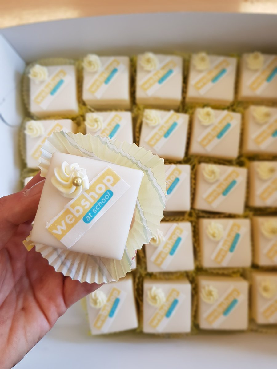Tijd voor #gebak!😍🎉 De eerste les van Webshop at School bij het <a href="/Maartenscollege/">St-Maartenscollege</a> zit erop. Zo tof dat vmbo-leerlingen aan de slag gaan met het ontwerpen van #webshop. Trots op ons <a href="/FutureNLorg/">Stichting FutureNL</a> 💪🏻 Bedankt <a href="/Coolblue_NL/">Coolblue</a>, <a href="/picnic/">Picnic</a>, <a href="/thuisbezorgd/">Thuisbezorgd.nl</a> voor hulp bij de ontwikkeling!