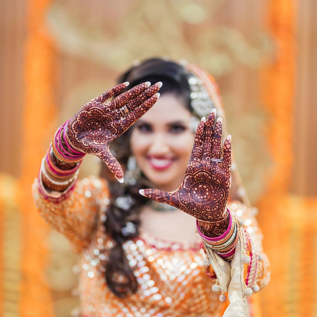 RollingCanvas's tweet photo. From Meliha &amp; Baqar’s mehndi night😍 
Rolling Canvas
https://t.co/Cuwxmrglf1
#mehndi #mehndibride #mehndinight #mehndiartist #mehndidesigns #henna #hennadesigns #hennatattoo #hennart #mehndiart https://t.co/Mbkd0AoKuF