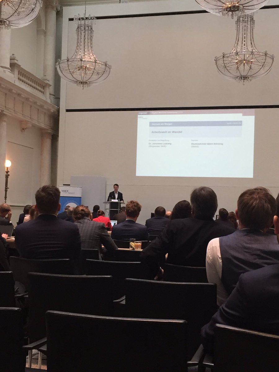 bevh_org's tweet photo. Staatssekretär @BoehningB auf der #DWG19 von @wegweiserberlin über die Arbeitswelt von morgen und die Verantwortung in der #KI . Unser bevh-Positionspapier zu KI im #ECommerce gibts übrigens hier 👉 https://t.co/gfRfBcm8if #bevh_unterwegs /db https://t.co/ltHdgdrOA6