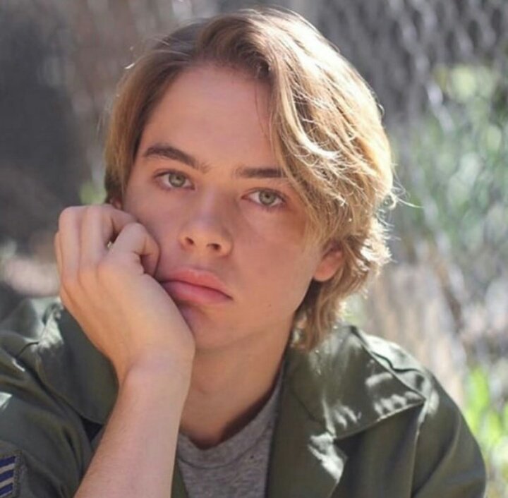 eobin123's tweet photo. If someday the want to do a #LoveSimon series they should cast Judah Lewis and Gabriel Darku as Simon and Bram
#simonspier #judahlewis #youngshadowmoon #AmericanGods #shadowmoon #gabrieldarku #beckyalbertalli #spierfeld #bramgreenfeld #svtha https://t.co/Tu2GYK00a1