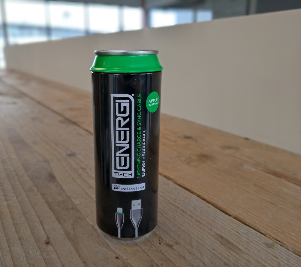 benwood's tweet photo. My @CCSInsight colleague Steve recently got this @TechEnergi Apple charging cable. Love the packaging which could look great in retail. A nice way to add value to the humble charging cable. Be interesting to see who ranges it. @MrMobileUK https://t.co/yEwSRIWUVy