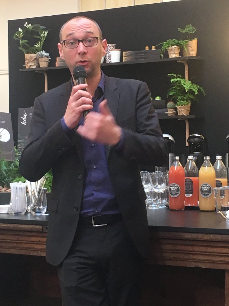 NespressoAgitFR's tweet photo. « J’ai calculé : si on boit 2 tasses de café Nespresso par jour pendant 20 ans, ça équivaut à 1 À/R Paris New York en avion. Il faut s’interroger sur ce qui a un véritable impact, comme l’agriculture, le transport ou le bâtiment » @ekodev #NespressoCoffeeLab https://t.co/Ps7e96hM2T