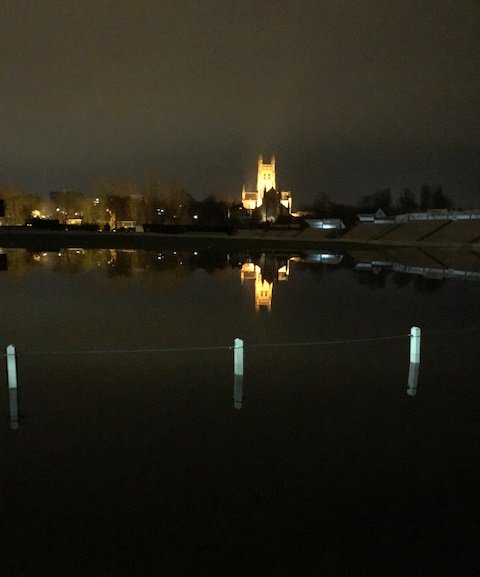 Another great quiz in aid of the @TheJBTrust last night, and the @WorcsCCC pitch looked so beautiful with the flood waters ☺❤❤#WorcestershireHour #MalvernHillsHour