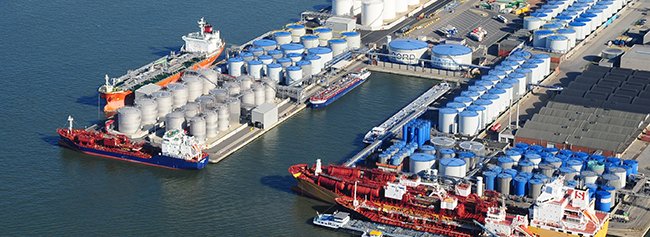 Pieter Vandermeeren, Technical Manager Environment explains how #portofantwerp will transform towards multi-fuel-port in 2025: "We will further operationalize LNG as transition fuel &amp; integrate hydrogen, electrification and methanol in our bunker market" bit.ly/2HLjlCH