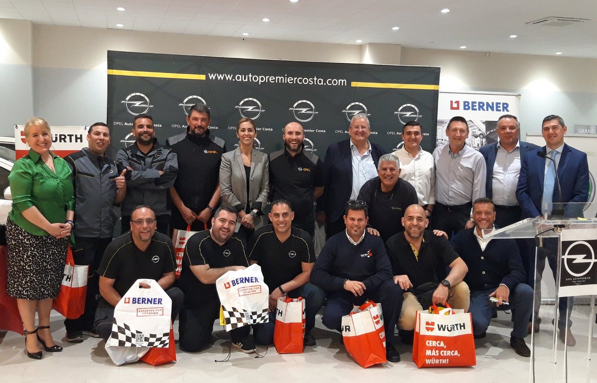 AutoPremierOpel's tweet photo. Ayer estuvimos de celebración en Autopremier Málaga, era el día de los profesionales del automóvil.
Gracias a los colaboradores y a la familia #OpelAutoPremier por acompañarnos.
#talleresprofesionales #tallerautomóvil #Opelconlosprofesionalea #Opelrecambios #RecambiosAutomovil https://t.co/A9QKhVQT1d