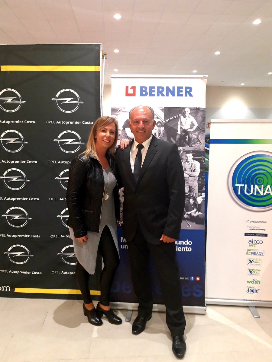 AutoPremierOpel's tweet photo. Ayer estuvimos de celebración en Autopremier Málaga, era el día de los profesionales del automóvil.
Gracias a los colaboradores y a la familia #OpelAutoPremier por acompañarnos.
#talleresprofesionales #tallerautomóvil #Opelconlosprofesionalea #Opelrecambios #RecambiosAutomovil https://t.co/A9QKhVQT1d