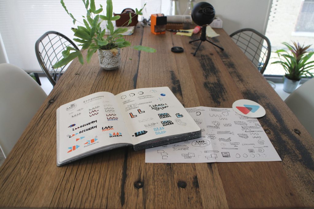 .<a href="/Laadscherm/">Laadscherm</a> is klaar. We hebben de afgelopen 2 jaar 180 mooie, grappige, ontroerende, tijdloze en spraakmakende verhalen verteld. Die blijven staan. Het was een feest om de podcast te maken. Beluister 'm op de site of vind 'm via je favoriete podcast-app. laadscherm.nl/laadscherm-is-…