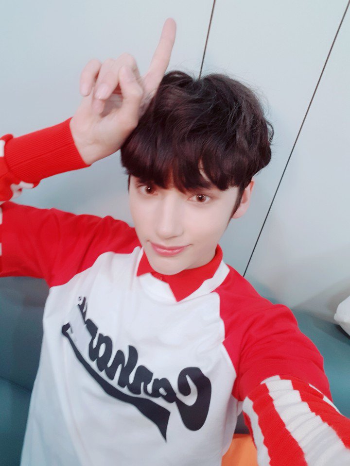 TXT_members tweet picture