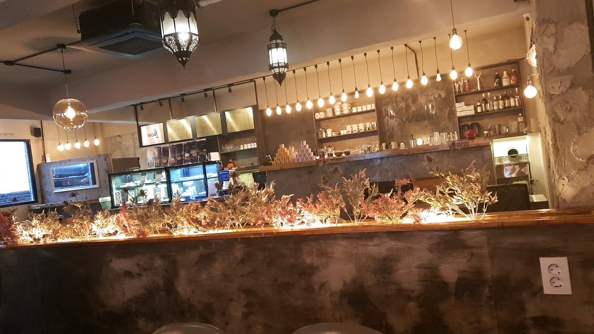 heegyung_'s tweet photo. 190321

전시회 갔다가 큡카 가기 전 워크카페ㅎㅎ

엽서에 도무송에 포카에 네컷까지😱 심지어 이뻐요!! 많은데 이뻐요

카페 이쁘게 꾸며주신거 좀 찍고 왔어야 했는데..ㅠㅠ
카페 분위기만 찍고 왔네요..😅

#우리들의_별_7주년_축하해 https://t.co/lxqw7gYq90