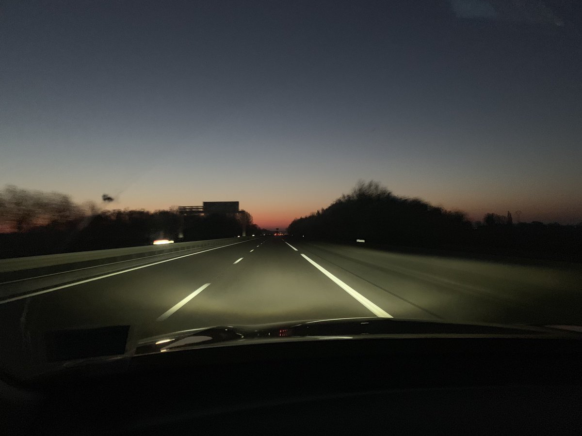 JimDiggle's tweet photo. Eurostar terminal, sunrise somewhere in central France, then off to the #Chamomix slopes #SkiBreak https://t.co/HlAqFYMPdB