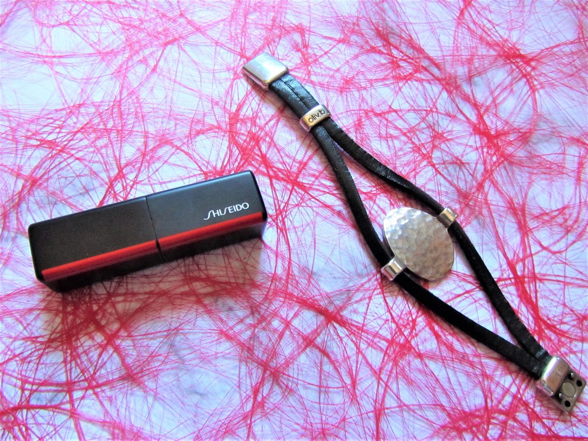 ThCityandBeauty's tweet photo. Hello sur le blog aujourd'hui, je vous parle de ma dernière petite acquisition dénichée chez @notinofr 😍💄
https://t.co/3FGopQDv8a
#luxury #notino #shiseido #shiseidomakeup #lipsticklover #lipstickaddict #lipstickjunkie #VisibleFeelsInvisible  #modernmatte #beautynews #jewel https://t.co/jBIy6BvJLr