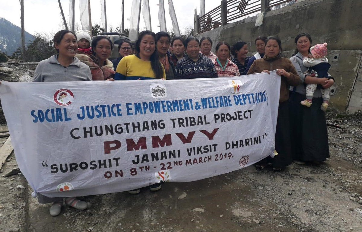 MinistryWCD's tweet photo. Women officials rally for #PradhanMantriMatruVandanaYojana at Lachen, #Sikkim, to apprise women of its salient features:
👩 Compensate for wage loss so that women can take rest
🤰 Improve health & nutrition status of women
🤱 Breastfeed the child during the first 6 months https://t.co/1PrRAlx78l
