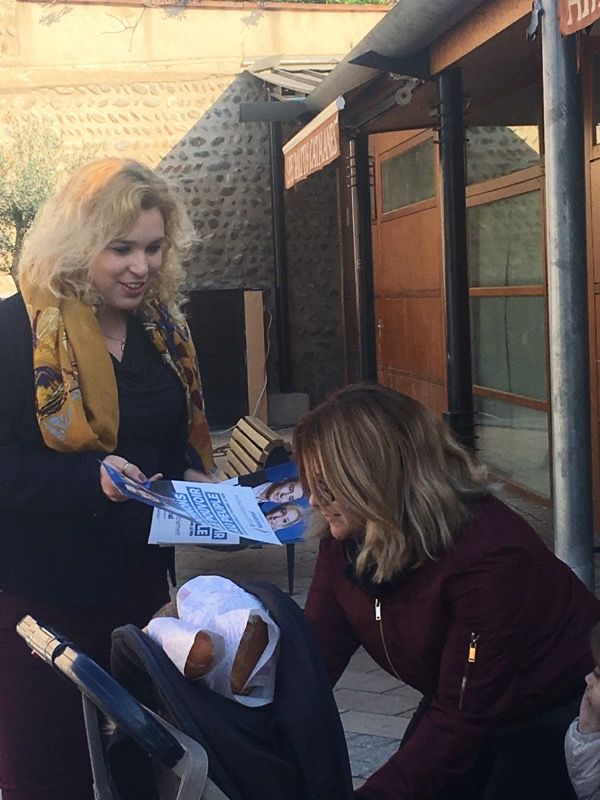 danielmasse6's tweet photo. Les militants du @RNational66_Off sont ce matin avec Sandrine Dogor à Pézilla-la-Rivière pour rappeler l'importance du vote du 26 mai aux prochaines élections, le peuple sera entendu et prendra le pouvoir.
#OnArrive https://t.co/ZrMc9HbfP2