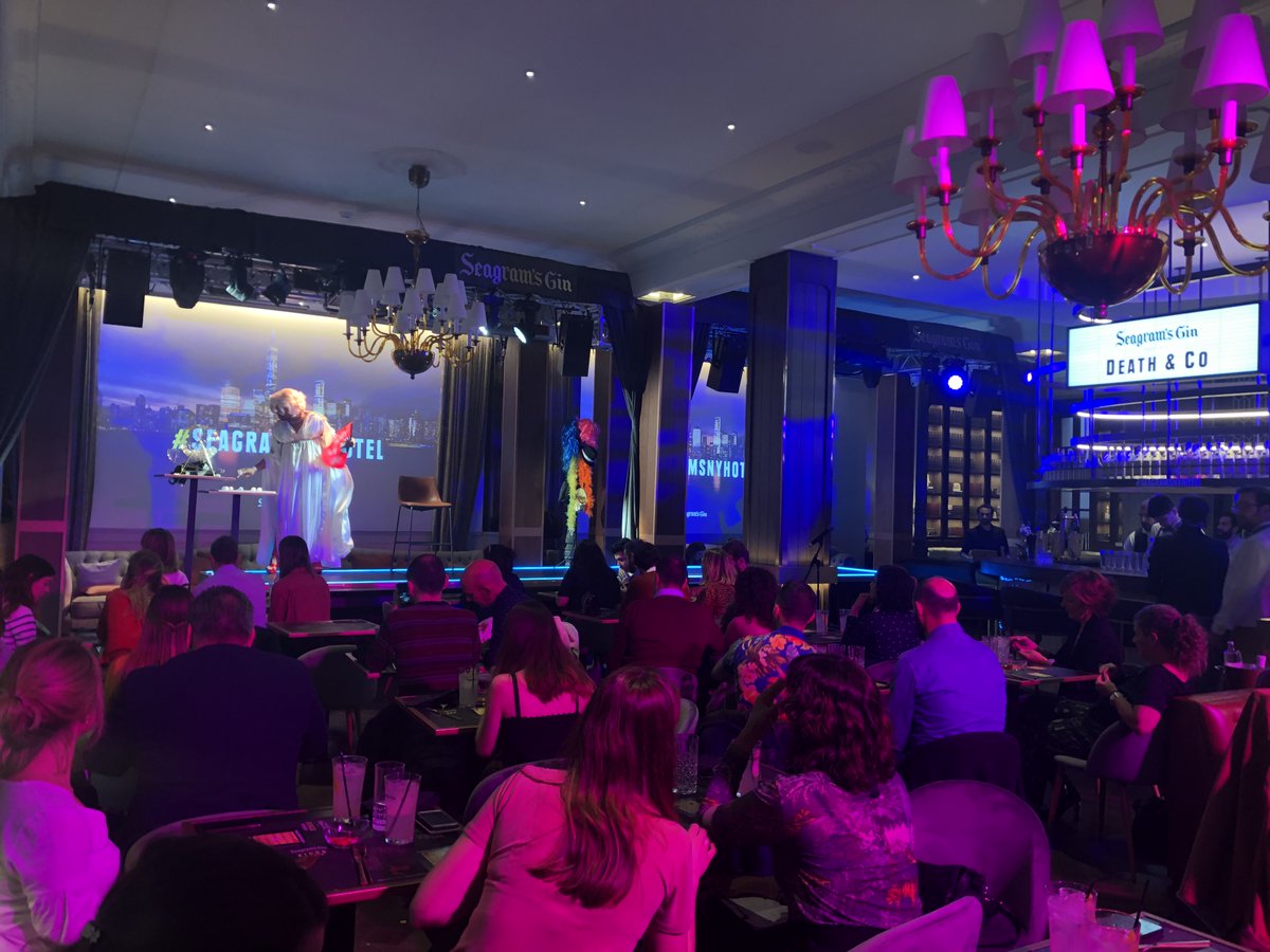 tendenciastv's tweet photo. Ayer estuvimos en el Bingo Brunch de @SeagramsGin_ES en @granhotelingles y es planazo asegurado. ¡Hasta el 14 de abril!  https://t.co/L6gM4BVhet https://t.co/Cs1HFBGLB2