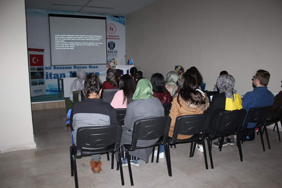 18 Mart Çanakkale Zaferi dolayısıyla Şehit Ressam Hasan Rıza Kitap Kahve'de "Çanakkale 1915" isimli film gösterimi gerçekleştirdik. Mısır ve içecek ikram ettik. Çanakkale'de yazılan ölümsüz destanın 104.yılında, aziz şehitlerimizi rahmet ve minnetle anıyoruz. <a href="/MUHAMMETCARTI/">Muhammet Ecevit Carti</a>