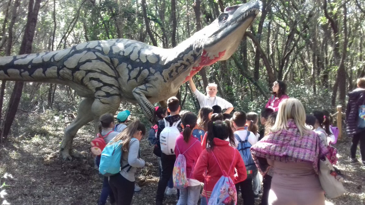 WWFitalia's tweet photo. Questo è allosauro, uno dei @dinosauriDCO oggi all'Oasi #WWF di Macchiagrande.
#nonestinguerti https://t.co/RC1Syj5y8e