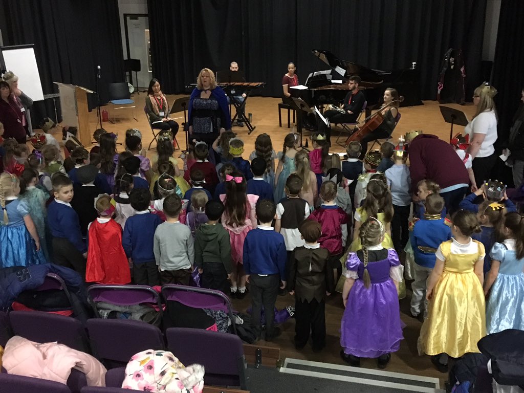 a_preen's tweet photo. Welcome to Waterhead Castle for @Oldhammusic interactive performance of “The Princess and the Pea” #OMSPrincess #OMSSinging @RNCMvoice @MayfieldOldham @leesfieldschool @TeamWaterhead https://t.co/akk6ZSi4ft