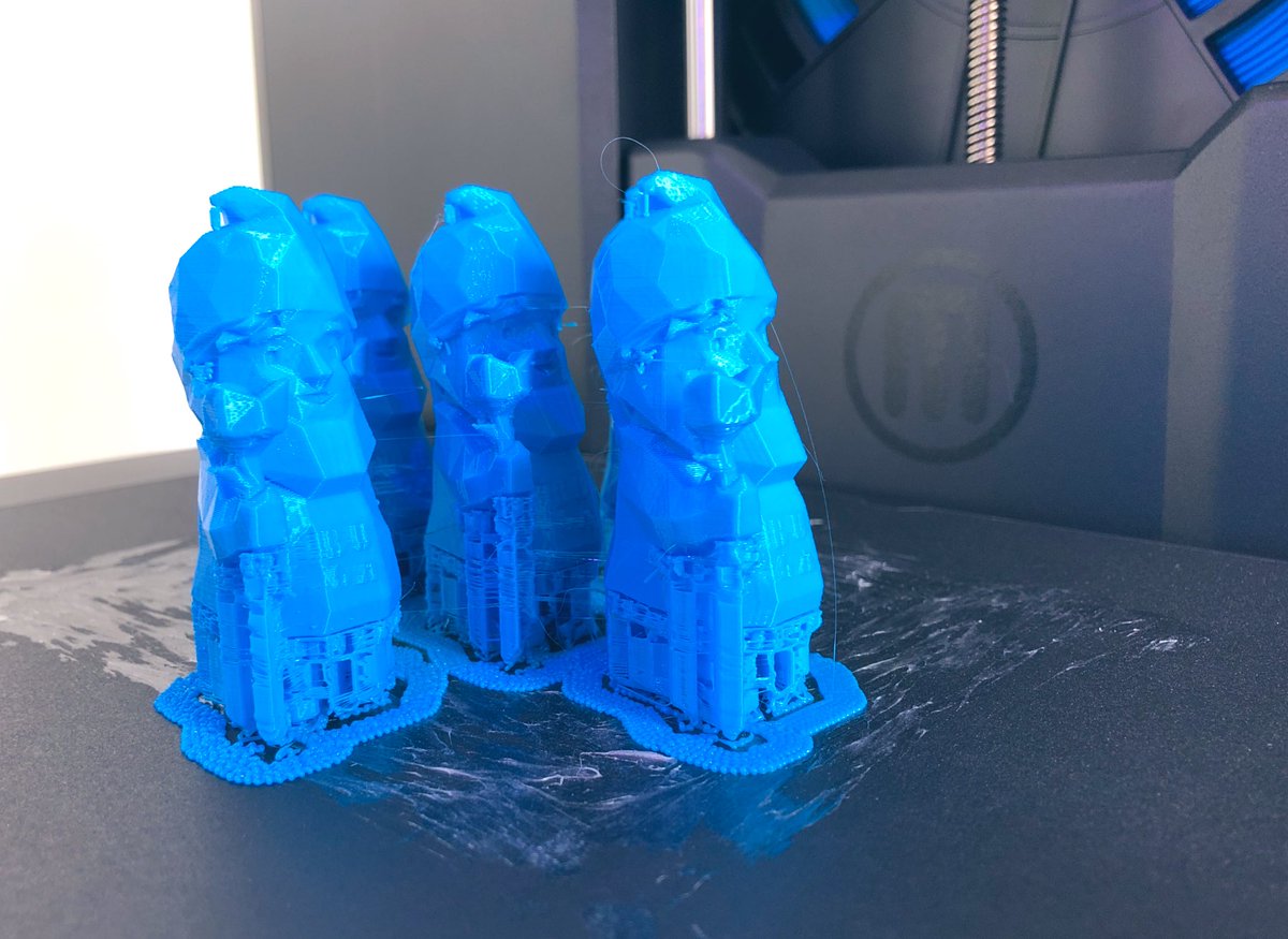 turbinekreuzbrg's tweet photo. Wer hat sich denn da über Nacht im Stuttgarter Office breit gemacht? 😱 #turbinejetzt #bugazwerg @nilldaniel @lenaa_l https://t.co/BMccrU4yMF