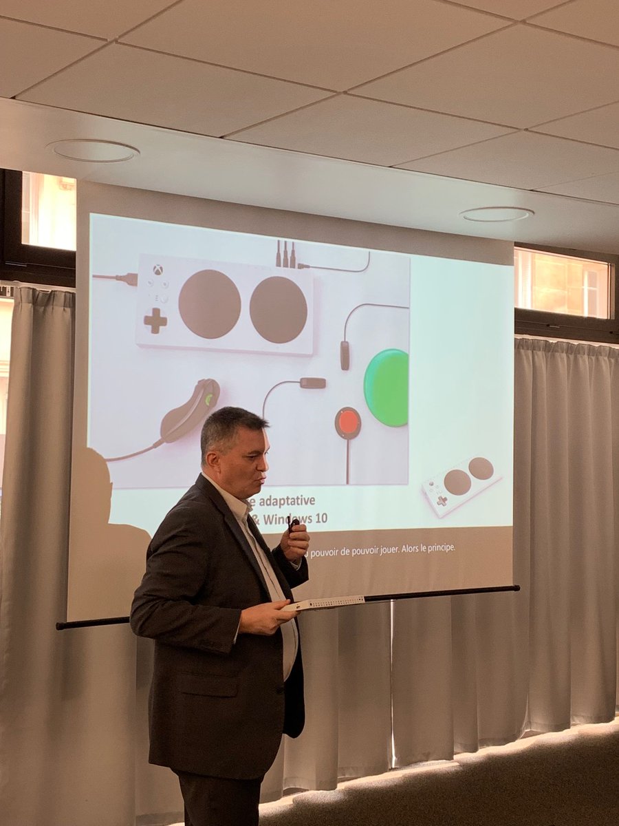 DrzFred's tweet photo. La manette adaptative de ⁦@microsoftfrance⁩ pour l’accès au #gaming des personnes en situation de #handicap 

#yesaccess #accessibilite #einclusion https://t.co/iQyMUaqbtU