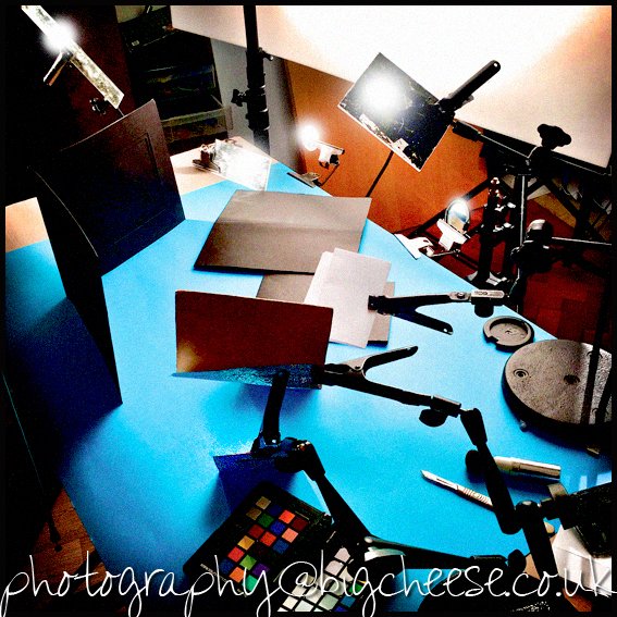 #advertising #product #photography doesn't have to be complicated, but sometimes it is! x1 main light, x2 spots, x6 mirrors, x1 silver reflector, x1 white reflector, x3 "flags". I promise you, the product I'm actually photographing is in there somewhere... <a href="/thebipp/">The BIPP</a> <a href="/TheBipp_NW/">The BIPP - NW Region</a>