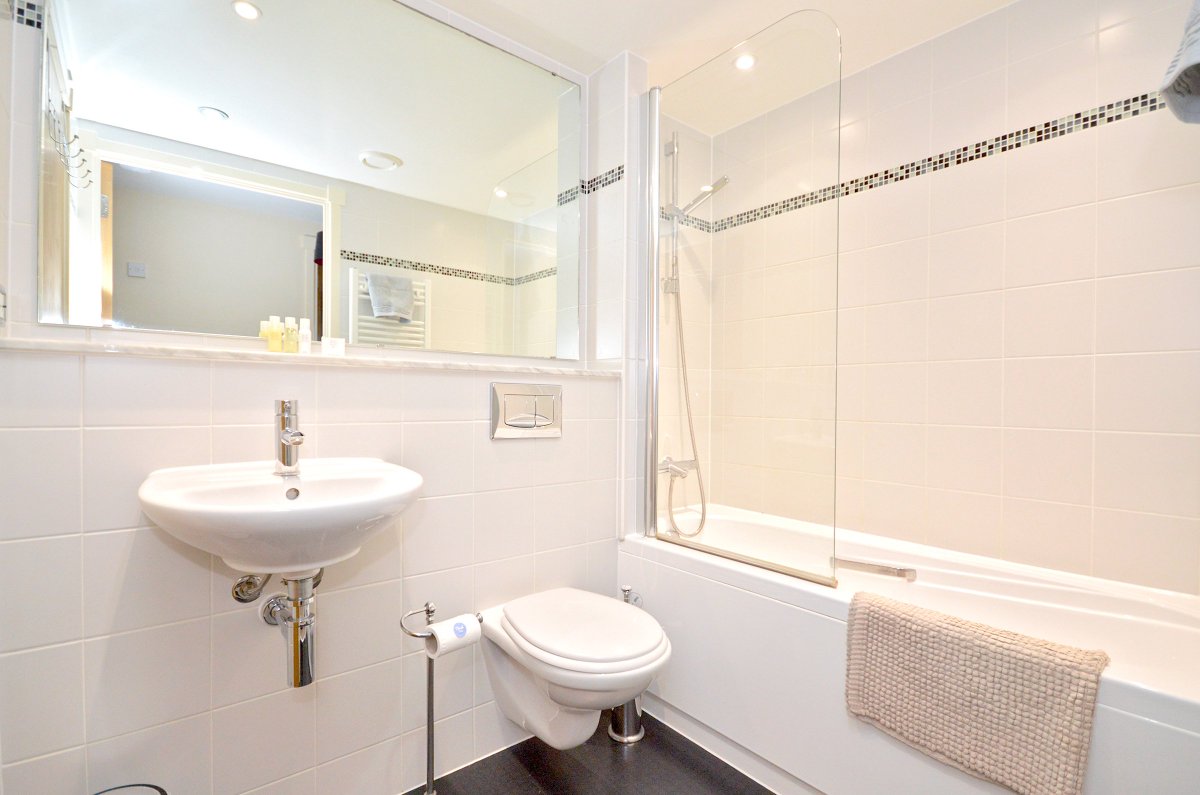_dragonflylets's tweet photo. This gem of a property is ready for you to drop your bags and start living! Fully-furnished, this 3rd floor, 1 bed apartment with incredible views over the city is available for £750! Call us on 01603 760770 today!
#Norwich #Norfolk #HomesForLet #Property #Rightmove #OnTheMarket https://t.co/0Zou0XV4WX