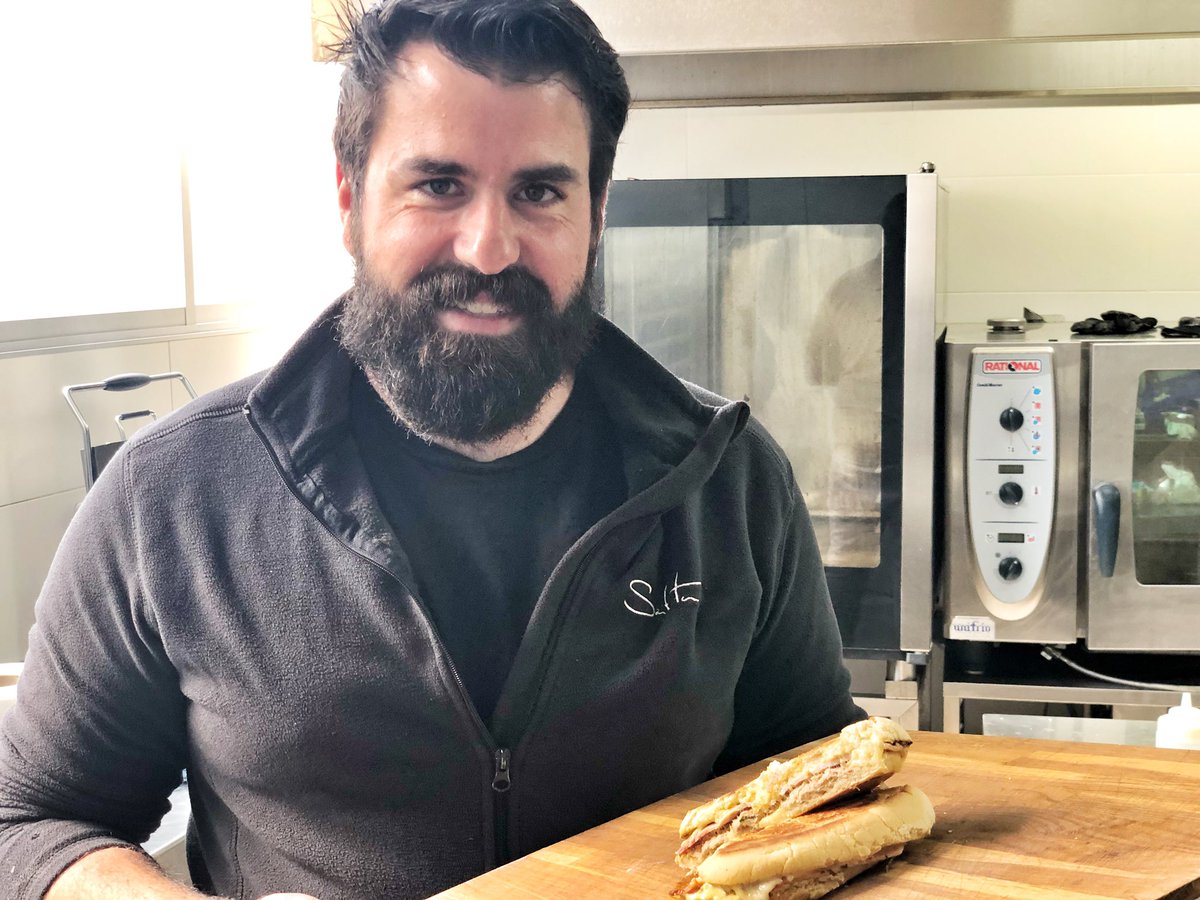 Miquel Àngel (@barriades) on Twitter photo Aqui a #Lloseta amb <a href="/Jcomass/">Jaume Comas</a> del restaurant <a href="/santitaura/">santi taura</a> que demà vestirà l’#artbrunchPalma amb el seu #llonguet #cubano <a href="/RafelGallego1/">Rafel Gallego</a> <a href="/AldiaIB3/">Al Dia IB3</a> <a href="/IB3radio/">IB3 Ràdio</a> <a href="/ChefSins/">Chefs(in)</a> Aqui a #Lloseta amb <a href="/Jcomass/">Jaume Comas</a> del restaurant <a href="/santitaura/">santi taura</a> que demà vestirà l’#artbrunchPalma amb el seu #llonguet #cubano <a href="/RafelGallego1/">Rafel Gallego</a> <a href="/AldiaIB3/">Al Dia IB3</a> <a href="/IB3radio/">IB3 Ràdio</a> <a href="/ChefSins/">Chefs(in)</a>