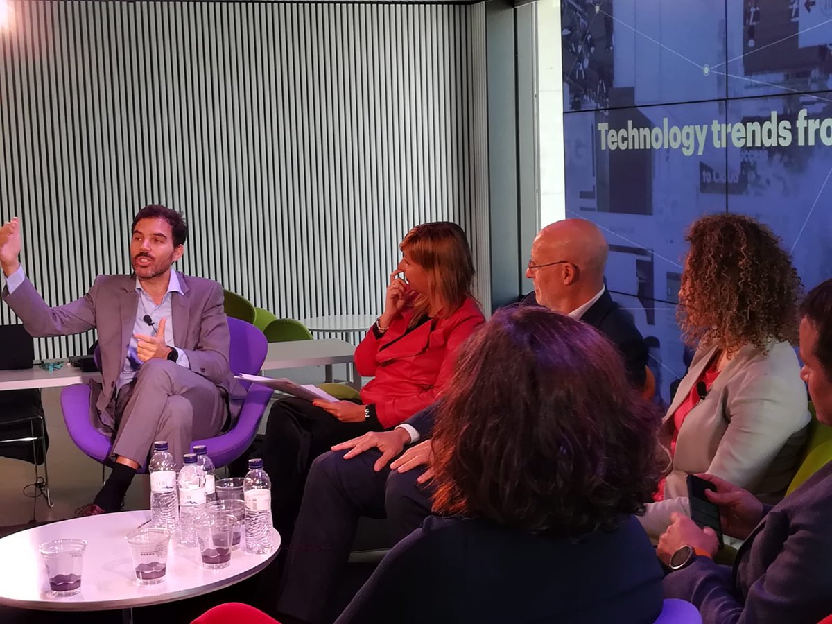 HuaweiSpain's tweet image. Enrique Pérez, Director de la Oficina de #Huawei #Cataluña, conversa en el #MobileTalks Technology Trends de @MWCapital sobre el rol de la #InteligenciaArtificial y el alcance que tendrá esta #Tecnología en el #Futuro, abarcando todos los aspectos de la vida diaria #MWC19