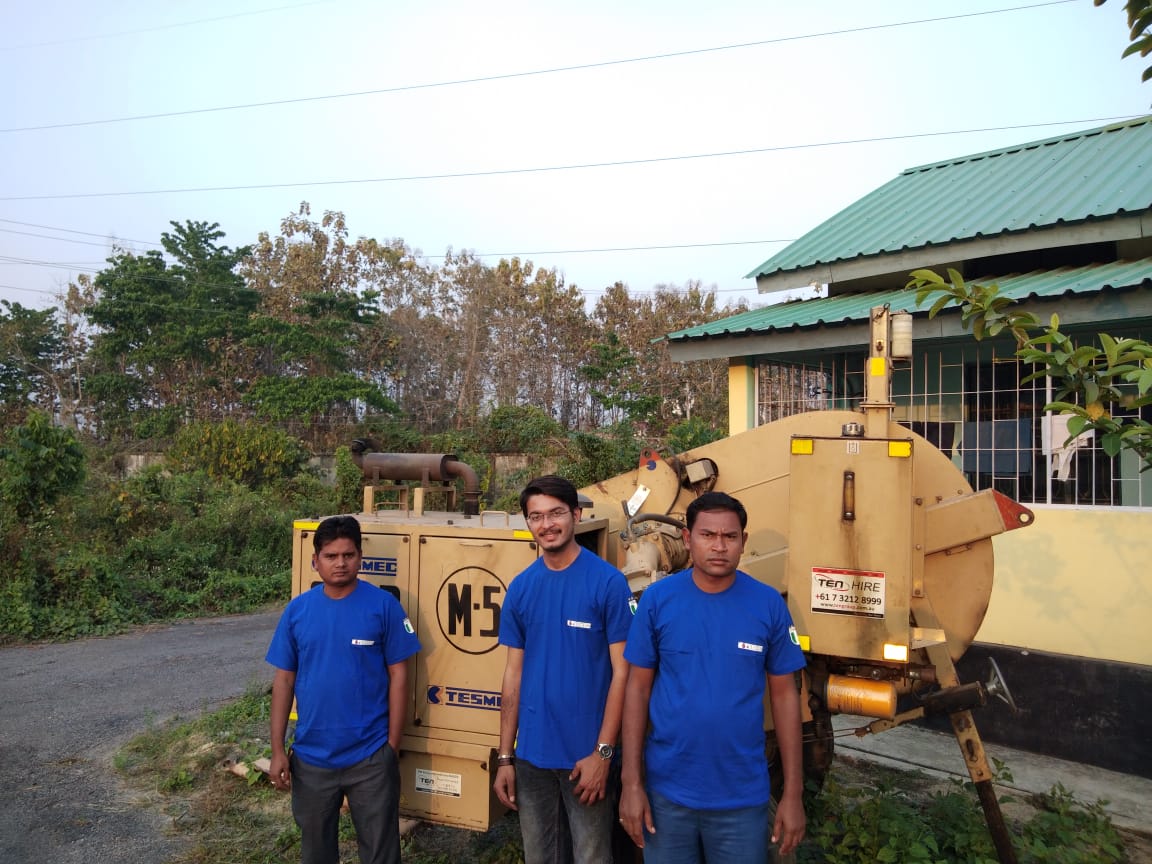 MonalPatelMAP's tweet photo. TESMAP with #Apar_team and their TESMEC machine for reconductoring at their job site in Assam

#TESMAP #TESMEC #AparTeam #Machine #Jobsite #Assam https://t.co/2wi3KZBqoA