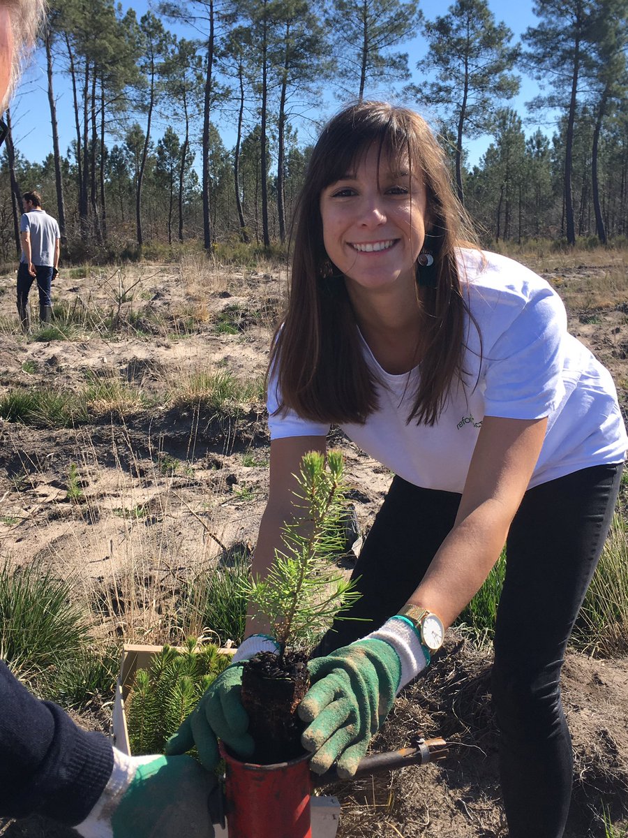 IngridSauvin's tweet photo. Nos collaborateurs @BNPParibas et nos clients laissent leur empreinte positive ! 500 arbres 🌲 seront plantés ce jour grâce à l’action engagée de @reforestaction , la mairie de #SaintJeandIllac et #BNPParibasERE @Act_for_Impact #NouvelleAquitaine @lucielassegue @GFabrebigot https://t.co/EzE77FPmuy