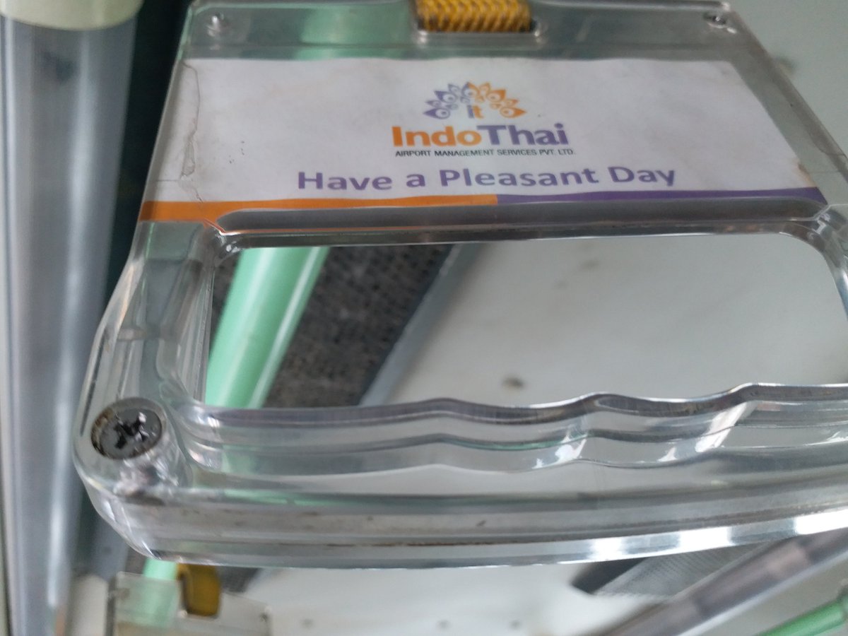 prateekslall's tweet photo. This morning in the shuttle, this hand-grip kept Knockin me on my head at the same time mocking me wishing that I have a pleasant day. FUCK YOU HAND-GRIP! https://t.co/n38IRp4IpX