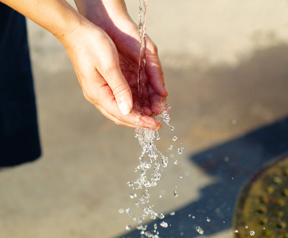 LegambienteLomb's tweet photo. Oggi è #giornatamondialedellacqua quale occasione migliore per ricordare minacce a cui sono sottoposti #falde, #fiumi e #laghi in Lombardia? Ma anche per parlare di esperienze virtuose: ecco il dossier Buone&amp;Cattive acque di @Legambiente
https://t.co/B3yvFw2yxg https://t.co/BPI2ILGwVn
