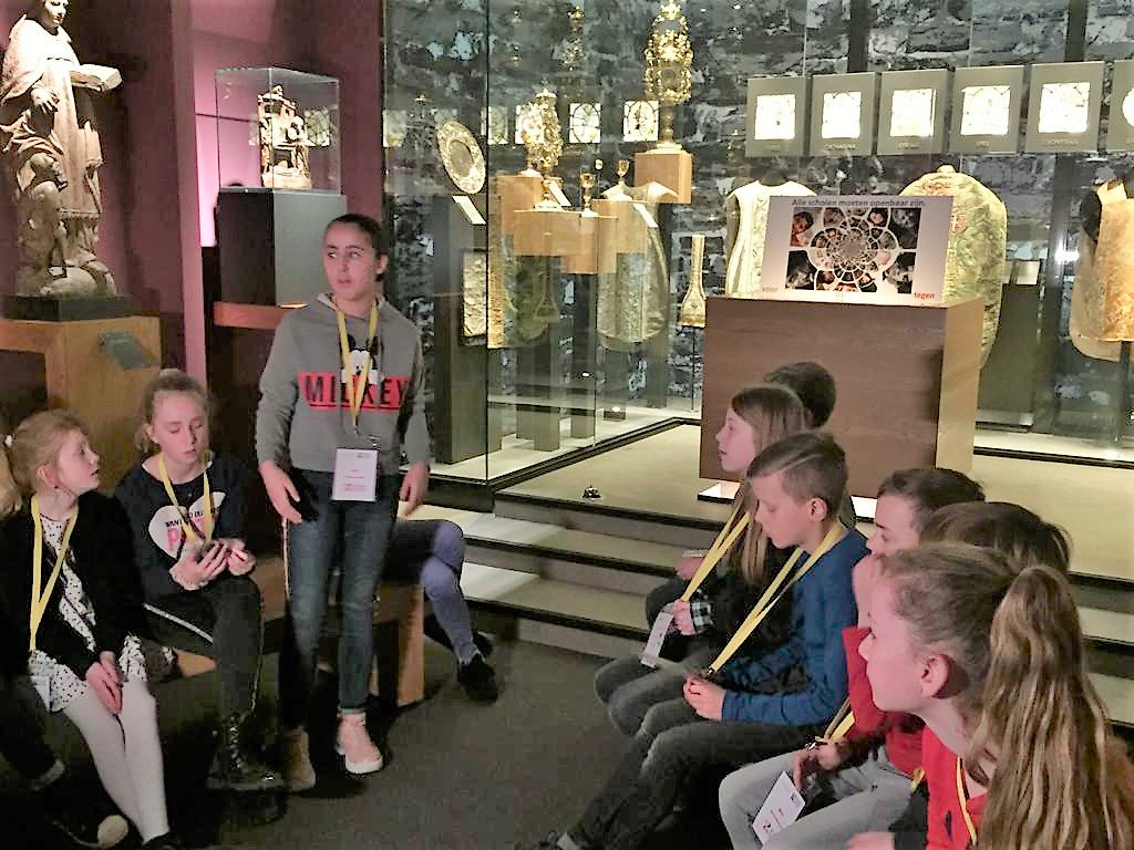 ‘Alle scholen moeten openbaar zijn, want dan kun je leren van elkaars geloof, ontdekken wat je fijn vindt en vriendschappen sluiten. En als we volwassen zijn misschien wel vriendschappen tussen landen.’ Aldus de leerlingen. <a href="/ikbenwelkom/">Openbare Scholen, waar verhalen samenkomen</a> <a href="/VOSABB/">VOS/ABB</a> <a href="/LimburgsMuseum/">Limburgs Museum</a> #kinderconferentie