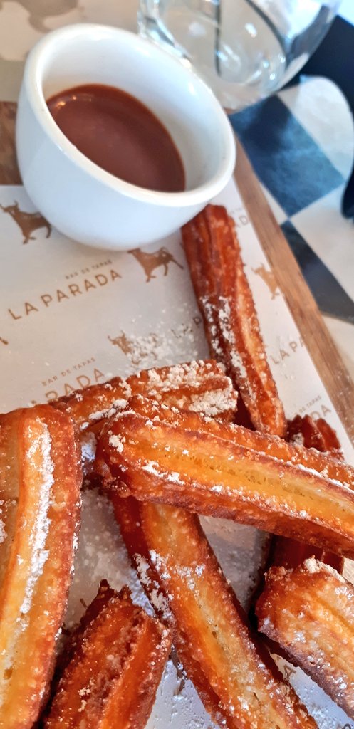 livingitupct's tweet photo. Thinking back to the #SunlightPlayYourPart campaign on #GlobalRecyclingDay held at @LaParada_ZA earlier this week. Delicious food along with a great message to play your part & recycle plastic ♻️ Take the pledge now at https://t.co/PTaRGveAaq #FlashbackFriday #ecowarrior 🌍💚 https://t.co/uwDezvMIUS
