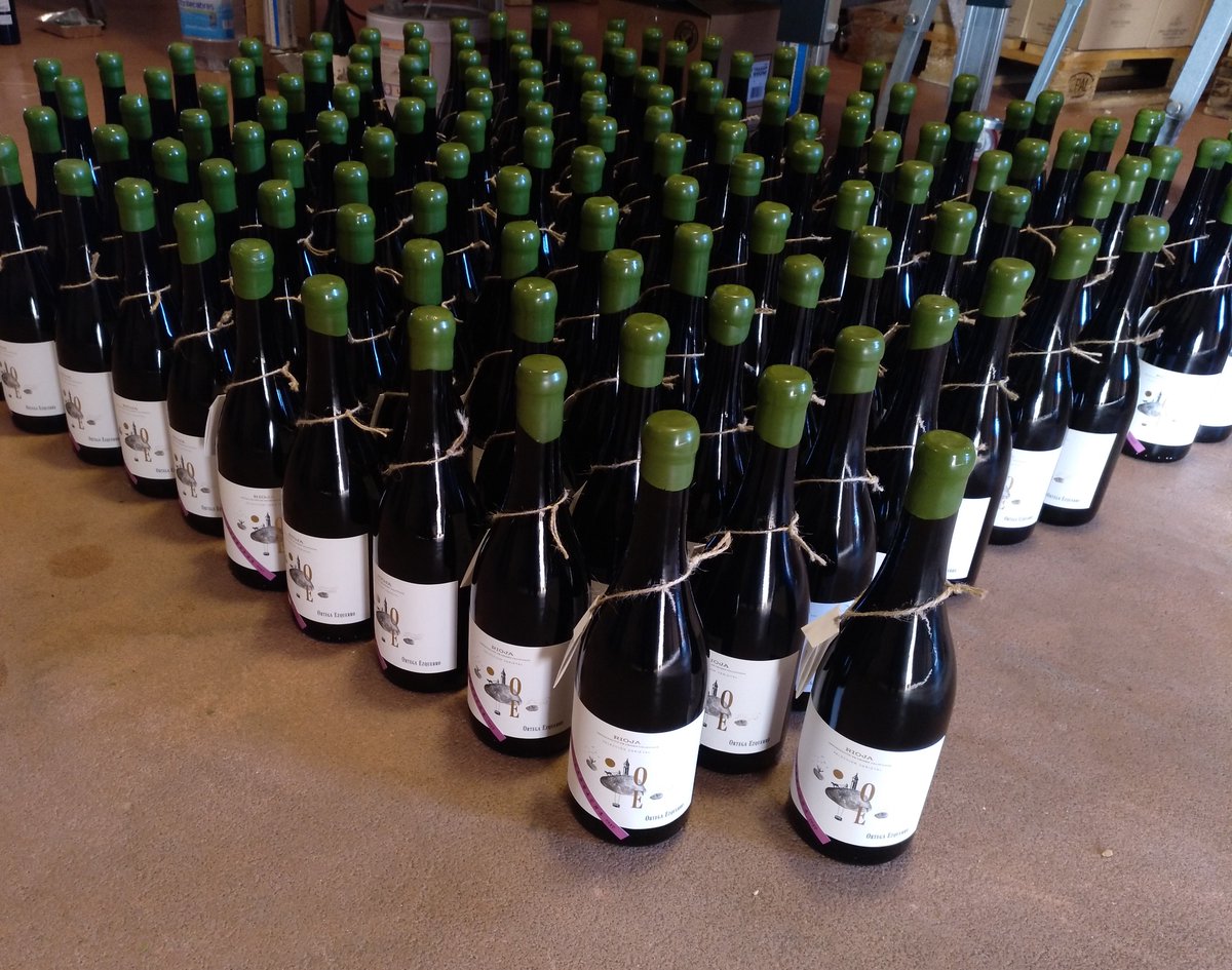 Aquí andamos etiquetando nuestro nuevo vino MONOVARIETAL DE GARNACHA.

Se trata de una selección monovarietal de Garnacha de nuestra finca de El Monte (y un poco de nuestra finca de La Pedriza), catar para entender.

Os iremos contando, un abrazo a todos y todas.

Salud, dbc