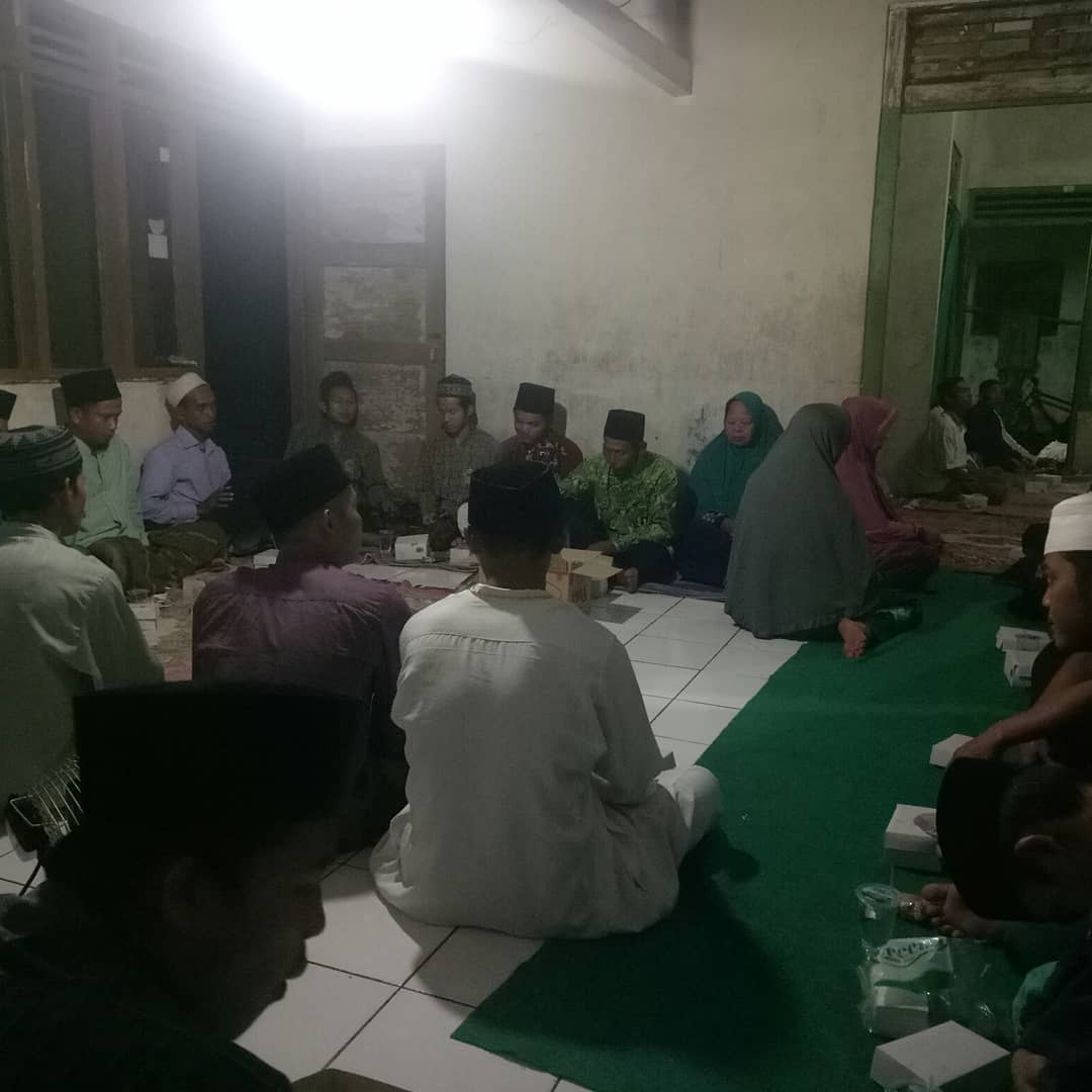 aziz_on7's tweet photo. Ibu Nurul Hidayah Supriati sekaligus Caleg Provinsi Jawa Tengah dari PPP dapil Kab Purbalingga, Kab Banjarnegara. Kab Kebumen Nomor Urut 1 Bersilaturahmi dan Sosialisasi Pemilu 2019 di Rumah Salah satu Caleg Dapil 1 Mas Khusni Tamrin di Desa Majasem RT 03/Rt.01 Kemangkon,, https://t.co/ik5hykcDS0