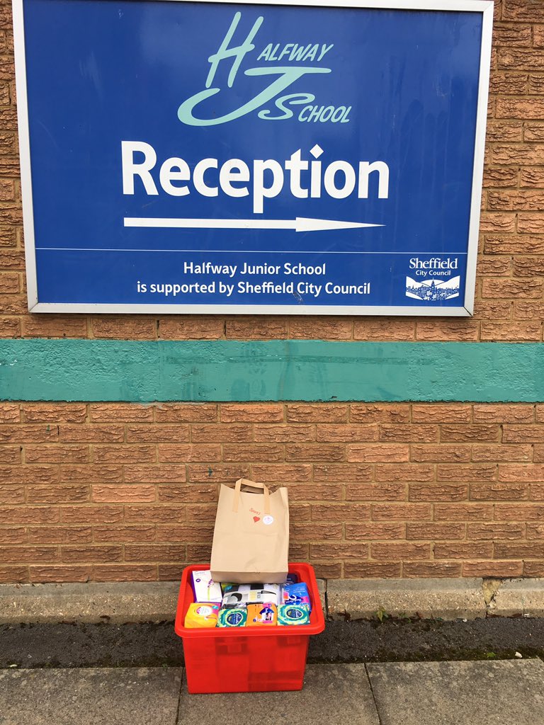 TheRedBoxProje1's tweet image. I ❤️ supporting my local primaries!
This morning I popped up to @HalfwayJunior to be met with such enthusiasm for the project!
We are here for you! 
If your a student and need the box see your teacher #wevegotyourback.
Thank you for such a lovely welcome and welcome on board!