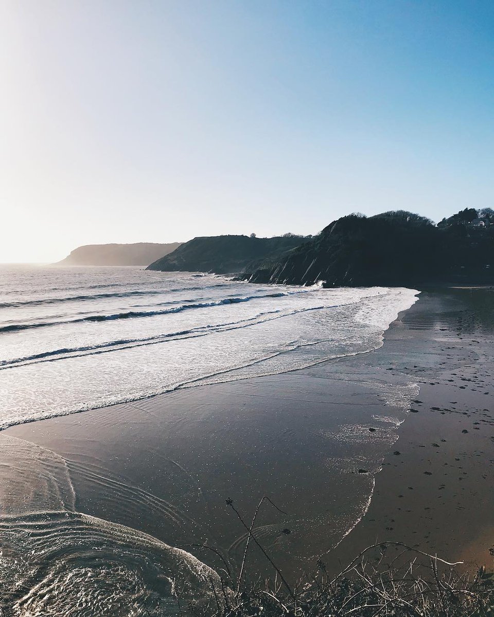 visitwales's tweet photo. 🌊Here’s one of our favourite shots from across #Wales this week to give you that #FridayFeeling 

📍Bae Cas-wellt | Caswell Bay on the Gower Peninsula
@VisitSwanseaBay 

📸Sarah Saad
https://t.co/2nfoRUVzRg https://t.co/qdniju1EPN