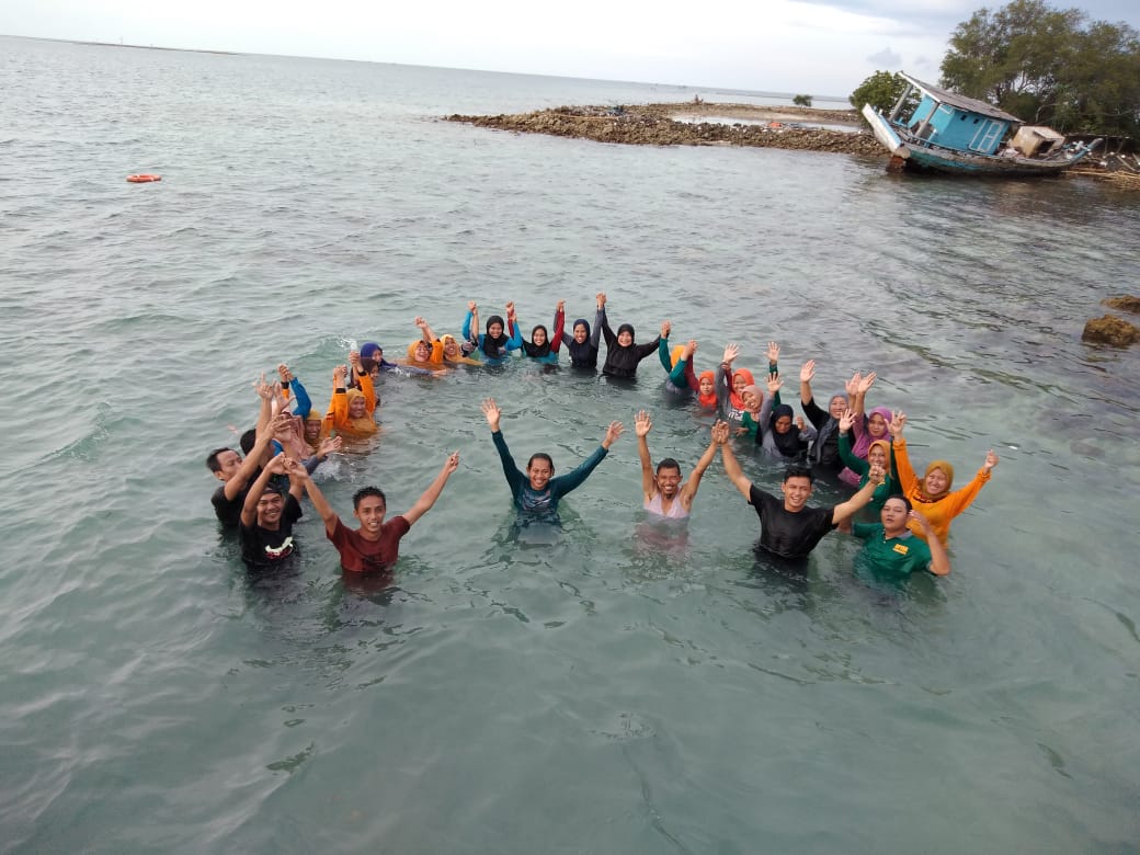 RAmiterdam's tweet photo. Tgl 21-22 hri brsjarah bgi kmi slruh Pnglola RPTRA Kep. Seribu, dmna Sudin PPAPP mlakukn kgiatn Capacity Building bgi Poktan, PPKB RW &amp; pnglola RPTRA. Tdk d sngka kmi bs meliht Bpk. @aniesbaswedan 😊
@DKIJakarta @dppappdki @tutykusumawati @poltak01101961 @rachmatkmg @AnwarFadli9 https://t.co/WxmDToPy6O