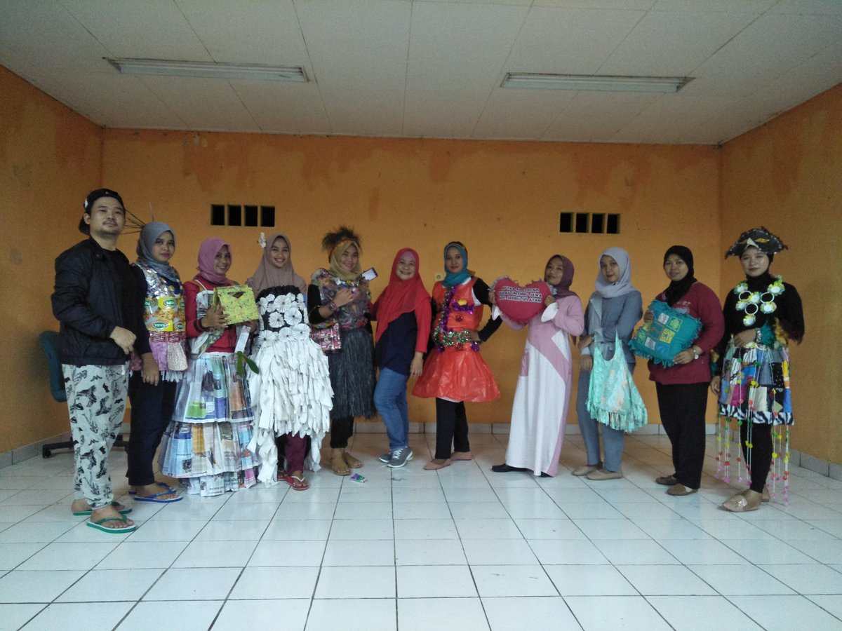 RAmiterdam's tweet photo. Tgl 21-22 hri brsjarah bgi kmi slruh Pnglola RPTRA Kep. Seribu, dmna Sudin PPAPP mlakukn kgiatn Capacity Building bgi Poktan, PPKB RW &amp; pnglola RPTRA. Tdk d sngka kmi bs meliht Bpk. @aniesbaswedan 😊
@DKIJakarta @dppappdki @tutykusumawati @poltak01101961 @rachmatkmg @AnwarFadli9 https://t.co/WxmDToPy6O