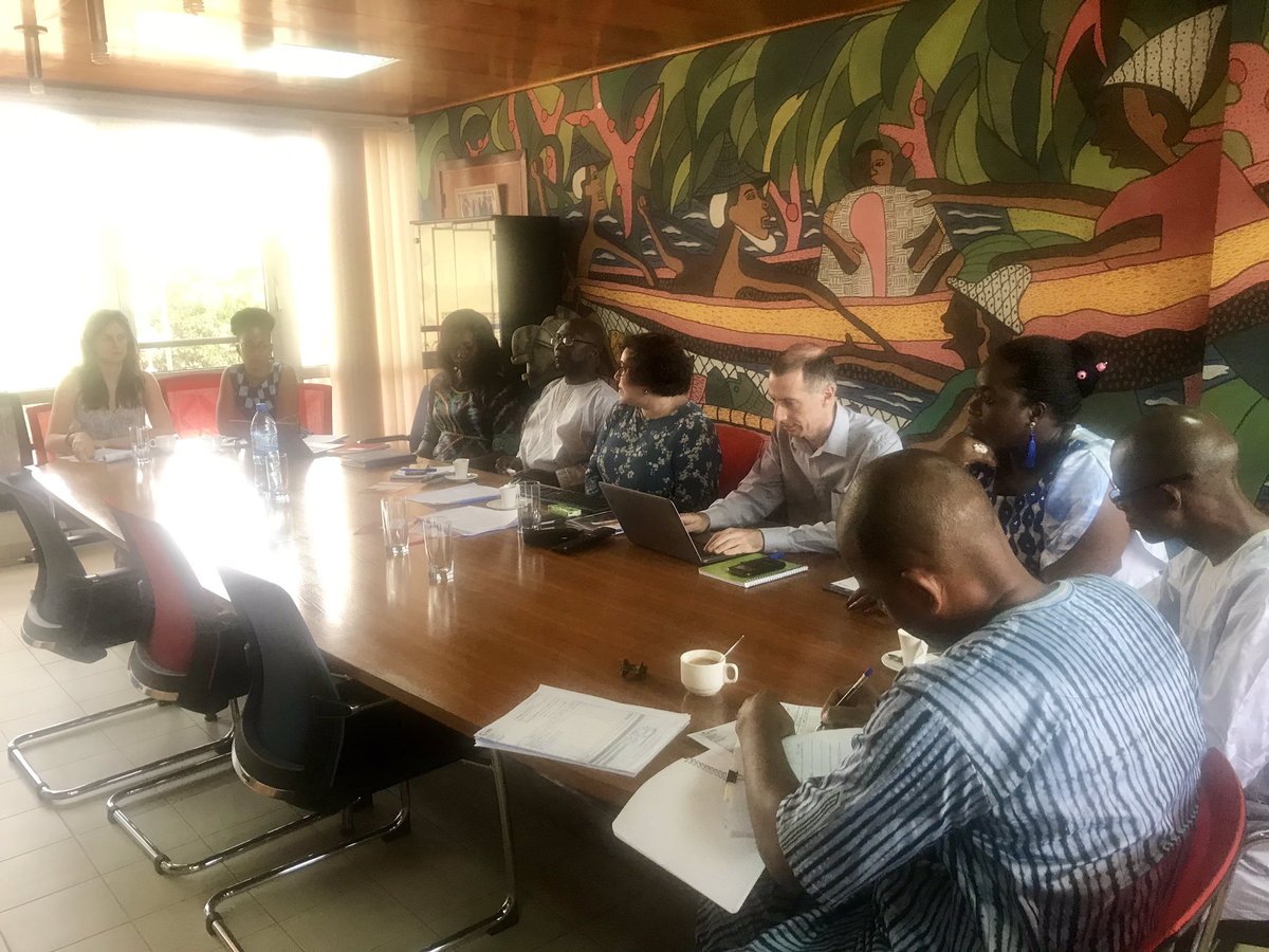 safiaotokore's tweet photo. Engagement @AFD_France @RiouxRemy, @RimaLecoguic @MatthieuDiscour #ToutAfrique : former agents du siège et réseau aux questions d’égalité F/H pr rendre #ODD5 effectif. #AgenceAFDGuinée en pleine formation interne merci à #CelluleGenre @ChouatNadege et @SananesO @PannetierOlivi1 https://t.co/JLZsnmn5YZ