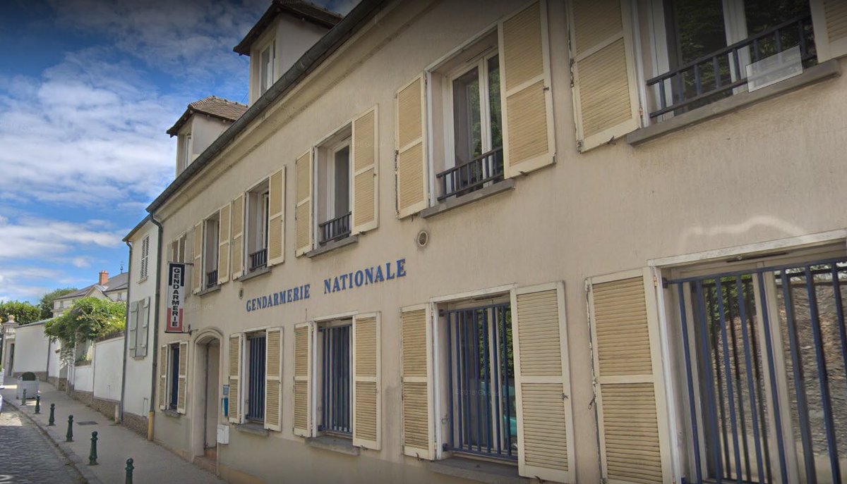 Gendarmerie_078's tweet photo. 22 mars #JourneeMondialeDelEau🚰 #ActeManque🙄 de la #gendarmerie de #MontfortLAmaury qui interpelle l’auteur de multiples vols dans des entrepôts de vins🍷= 18 mois fermes pour décanter https://t.co/RyMd0PxTkj