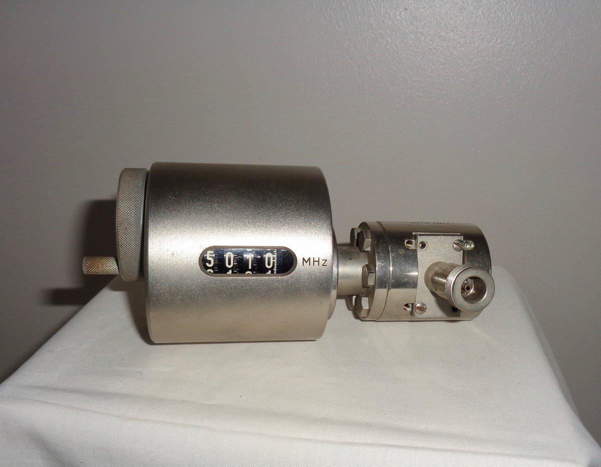 MullardAntiques's tweet photo. Sivers Lab Detector Frequency Meter 5.4 to 8.6GHz. #VintageTechnology. #Collectible https://t.co/T6o2CY66xX #geekery #gadget #deskornament #gadgets #measurement #paperweight #frequencymeter #siverslab #siverssweden #mullardantiques https://t.co/Gq4EEGUtDi
