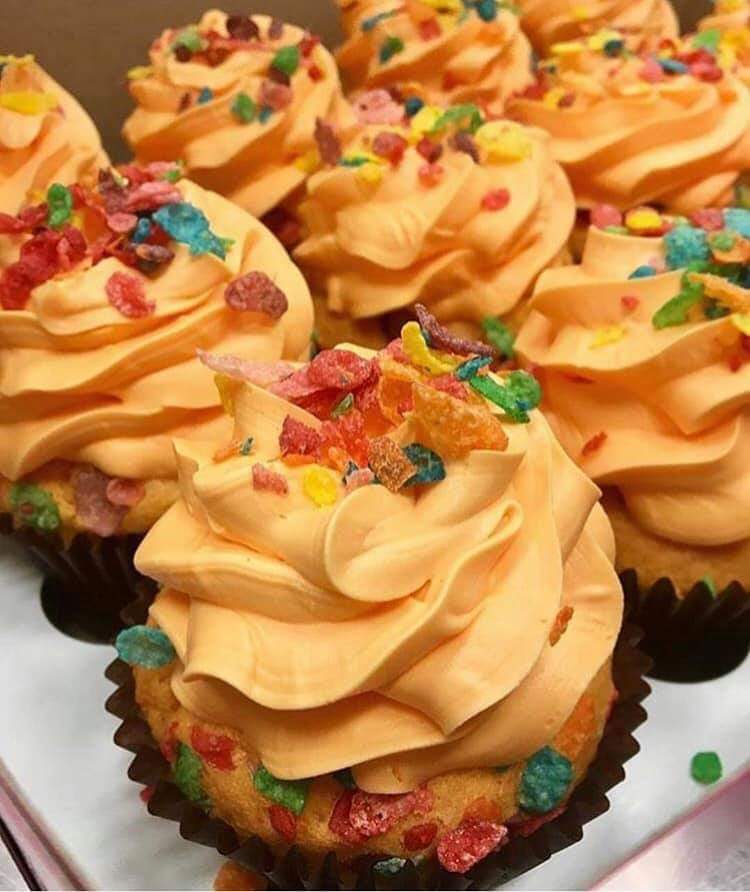 Happy Friday! We have Fruity Pebbles on special! It’s an orange fruity pebble cake with a citrus buttercream topped with more fruity pebbles! 😋🍏🍇🍎🍑🍍🍐🍊🍋🍓🍌🍒😍 #smallcakesnc