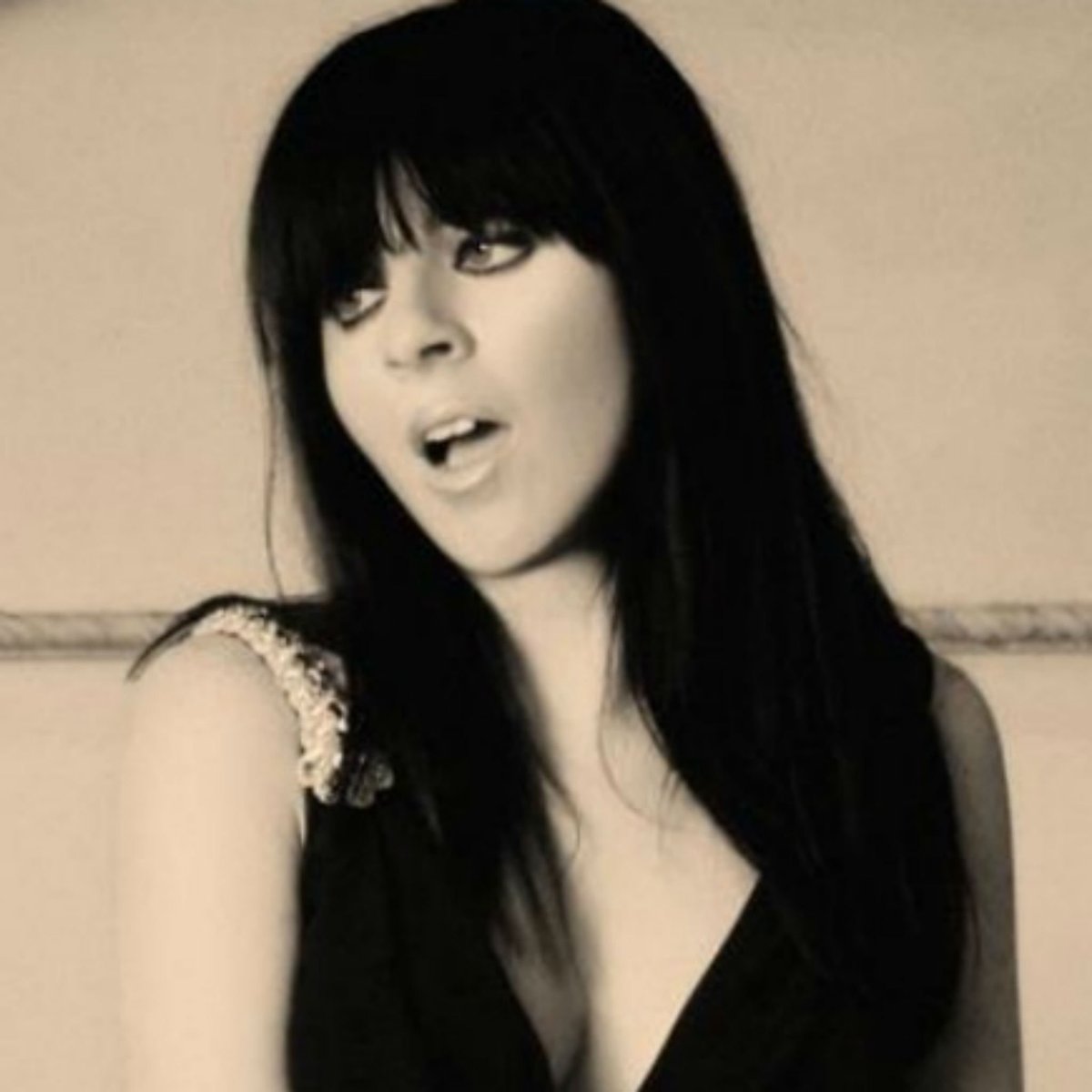 Secondo appuntamento a "Ticket To Ride" per la cantautrice <a href="/robertagiallo/">ROBERTA GIALLO</a> che questa volta sbarca in America e ascolteremo il suo concerto all’ <a href="/iiclosangeles/">IIC Los Angeles</a> avvenuto il 7 febbraio 🎤

Ascolta la puntata su #RaiPlay Radio
🎧

raiplayradio.it/audio/2019/03/…