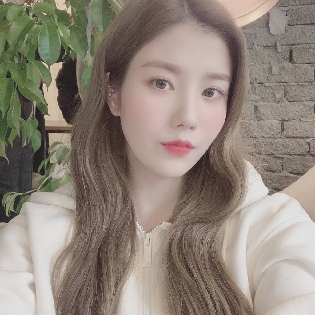 ↱minjoo pics↲ (@minjooarchives) / Posts / X
