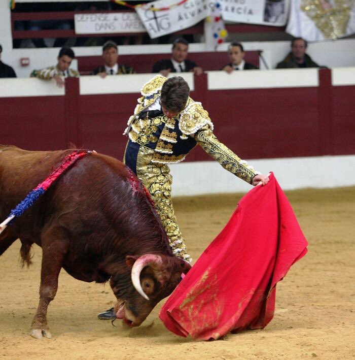 Hoy hace 4 años que nuestro matador <a href="/Alvaro1Garcia/">Álvaro García</a> debutó con picadores en #Samadet junto a <a href="/BorjaAlvarez23/">Borja Alvarez</a> @PManolovanegas.
Debut, triunfo y cornada.
#AsangreyFuego 
🐂 Philippe Coullie 

📷 <a href="/LaureCrespy/">Laure Crespy</a>, #ChLamoulie